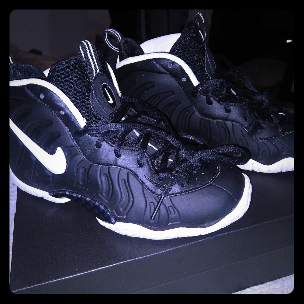 Nike Foamposite Pro Black and White U.S Youth 4.5